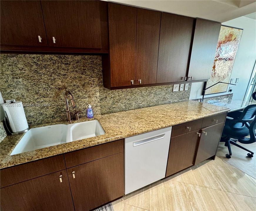 На продажу: $375,000 (2 спален, 2 ванн, 1420 Квадратных фут)