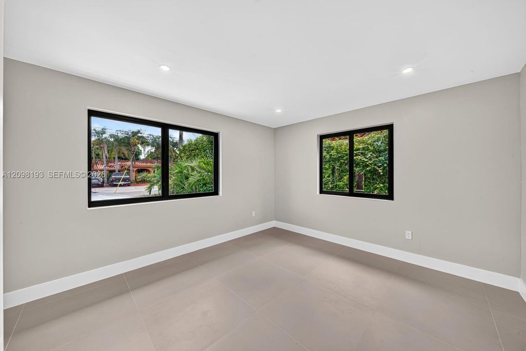 For Sale: $850,000 (5 beds, 3 baths, 2442 Square Feet)