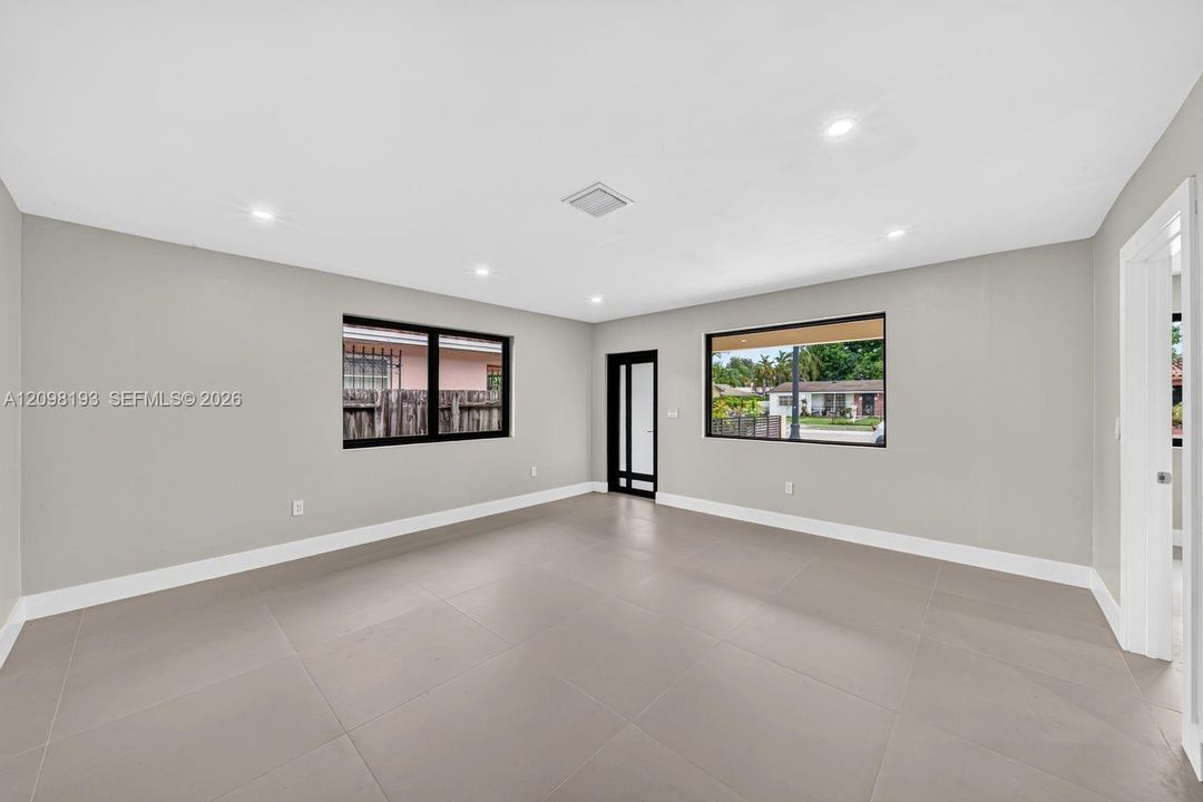 For Sale: $850,000 (5 beds, 3 baths, 2442 Square Feet)