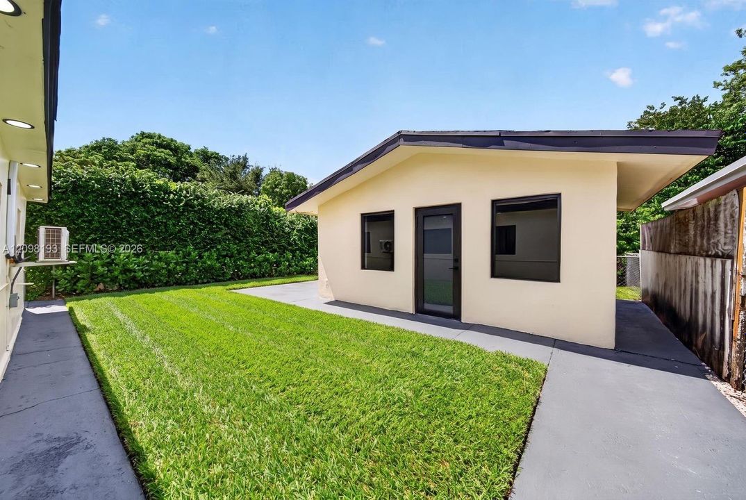 For Sale: $850,000 (5 beds, 3 baths, 2442 Square Feet)