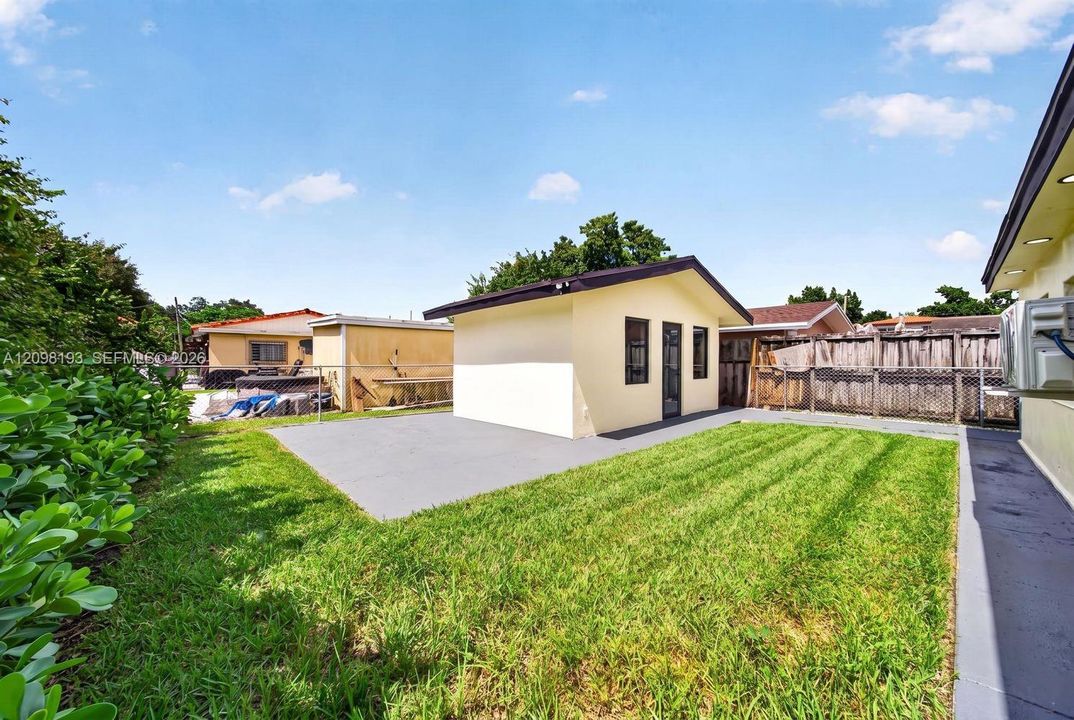 For Sale: $850,000 (5 beds, 3 baths, 2442 Square Feet)