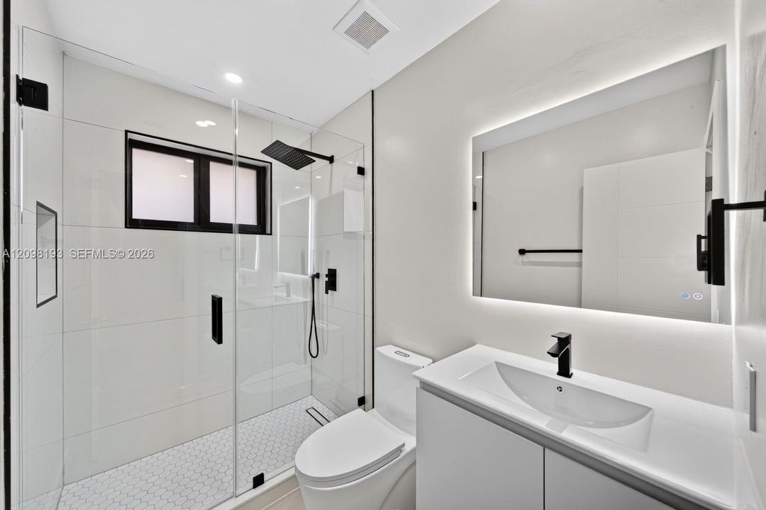 For Sale: $850,000 (5 beds, 3 baths, 2442 Square Feet)