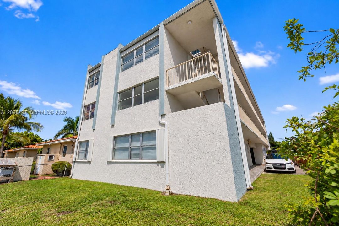 For Rent: $2,150 (2 beds, 2 baths, 780 Square Feet)