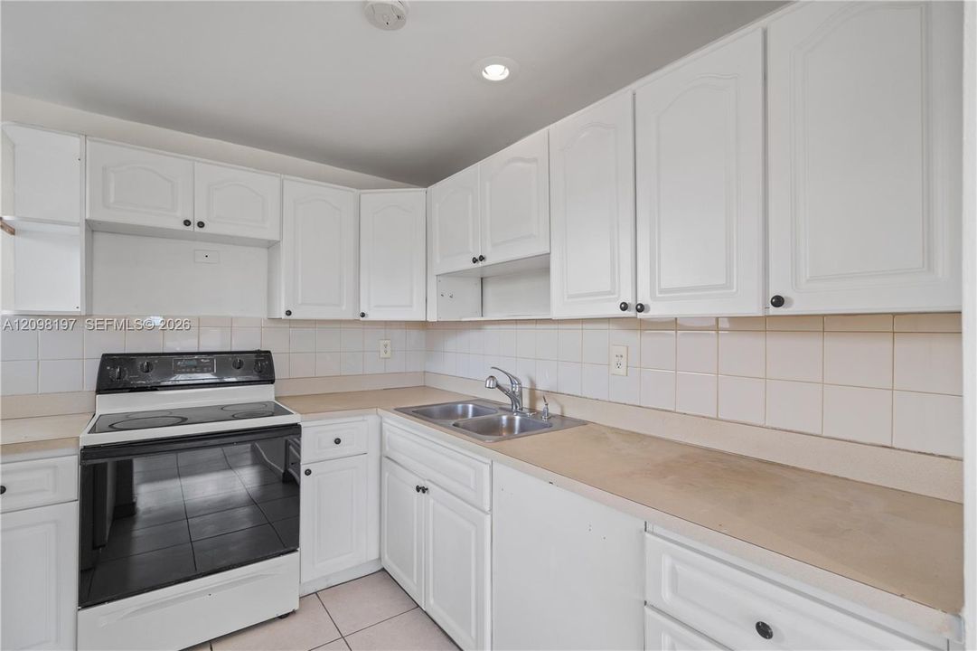For Rent: $2,150 (2 beds, 2 baths, 780 Square Feet)