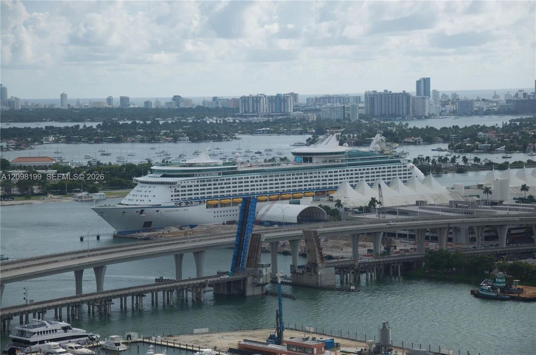 待售: $350,000 (0 贝兹, 1 浴室, 632 平方英尺)