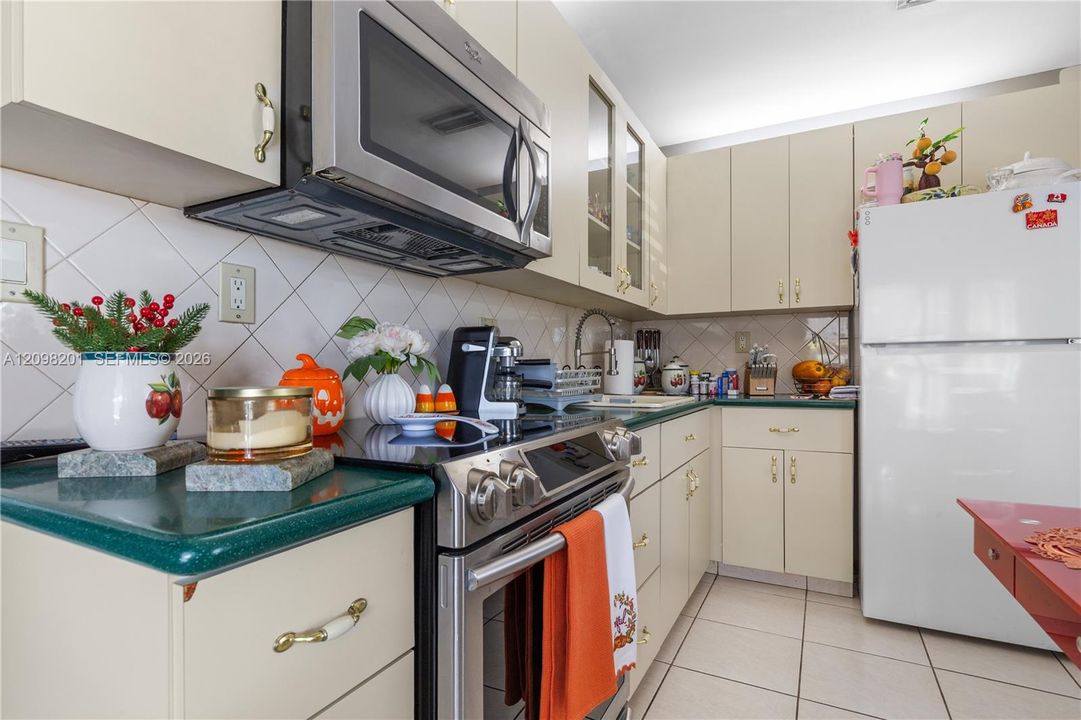 For Sale: $989,000 (0 beds, 0 baths, 2785 Square Feet)