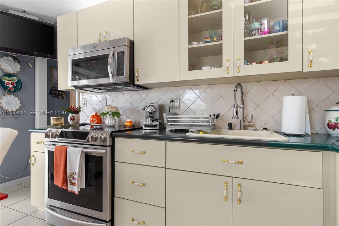 For Sale: $989,000 (0 beds, 0 baths, 2785 Square Feet)