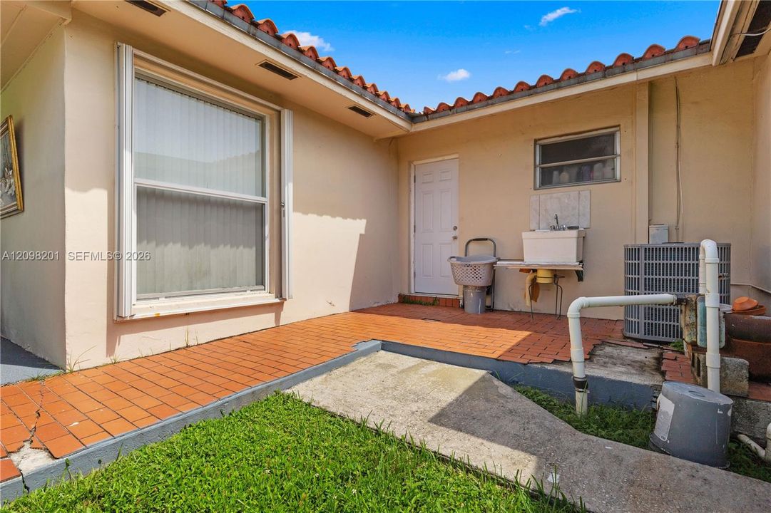 For Sale: $989,000 (0 beds, 0 baths, 2785 Square Feet)