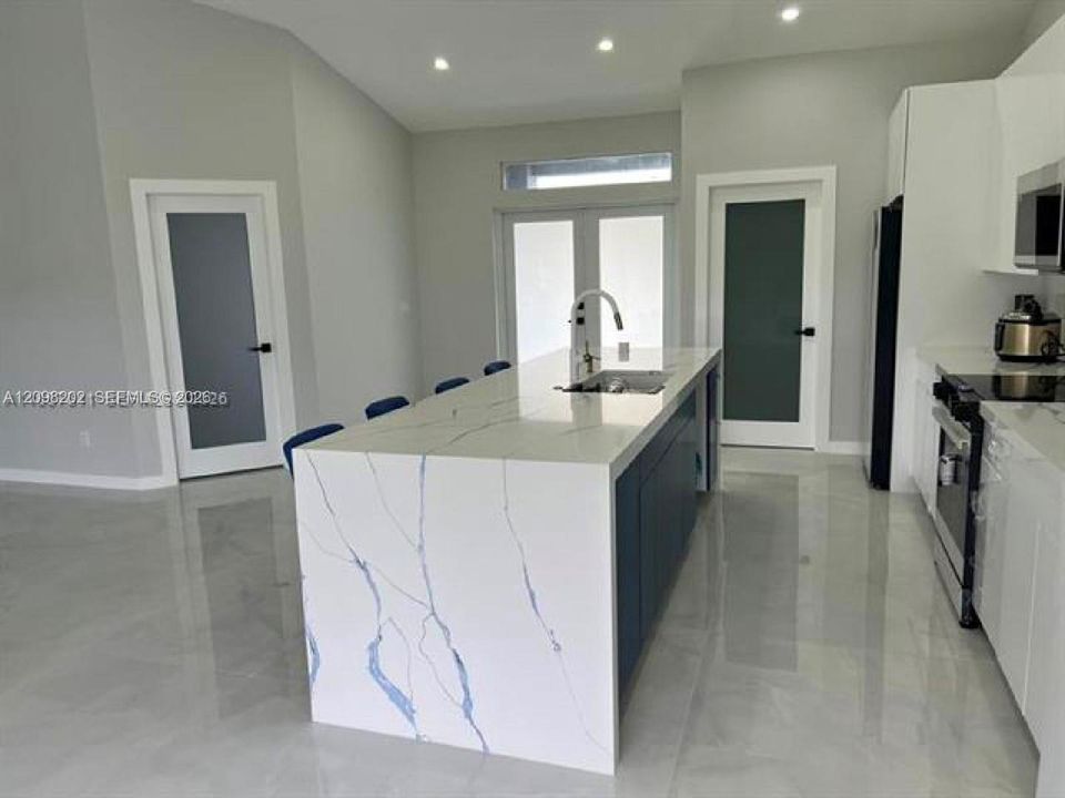For Sale: $345,900 (3 beds, 2 baths, 1750 Square Feet)
