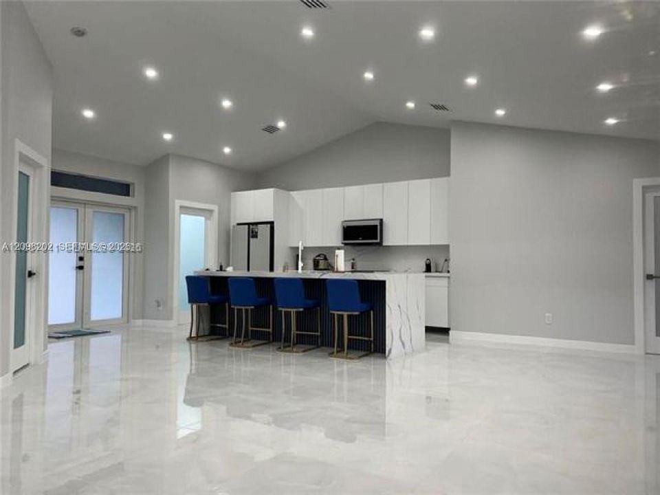 For Sale: $345,900 (3 beds, 2 baths, 1750 Square Feet)