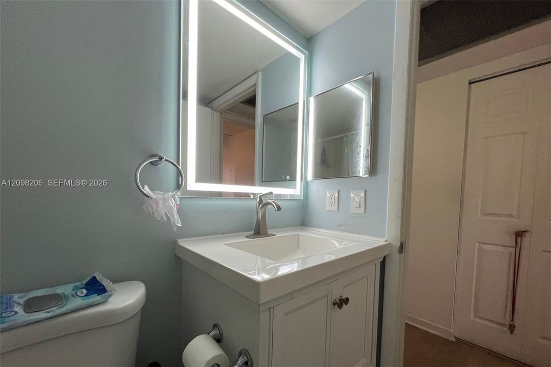 For Sale: $120,000 (1 beds, 1 baths, 585 Square Feet)