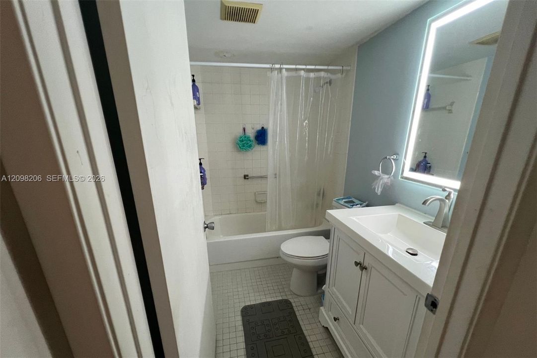 For Sale: $120,000 (1 beds, 1 baths, 585 Square Feet)