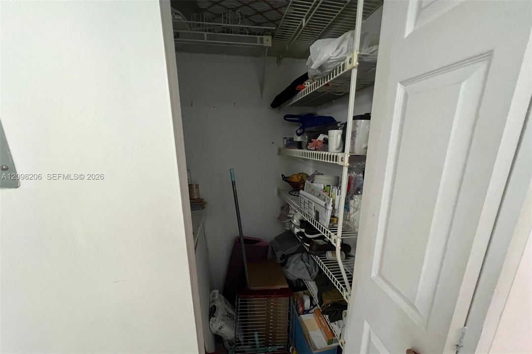 For Sale: $120,000 (1 beds, 1 baths, 585 Square Feet)