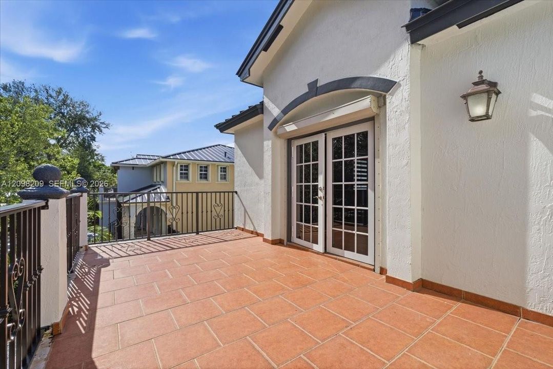 For Sale: $1,550,000 (4 beds, 3 baths, 2609 Square Feet)