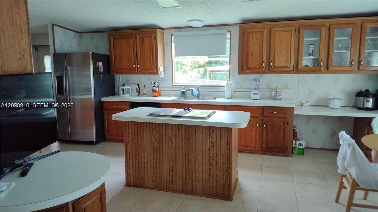 For Sale: $275,000 (3 beds, 2 baths, 1690 Square Feet)