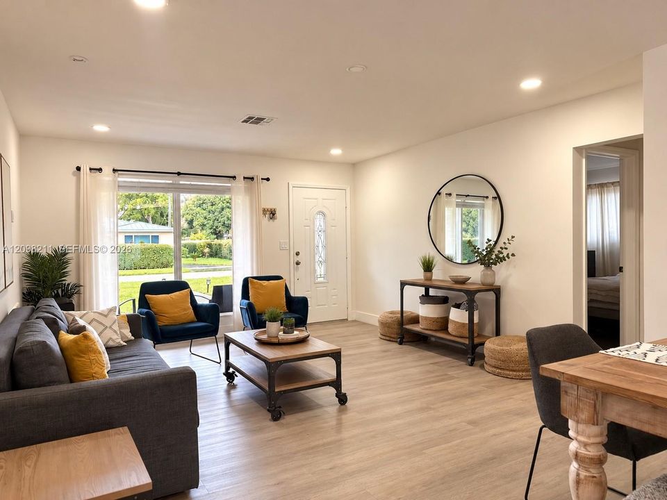 En Venta: $749,000 (4 camas, 3 baños, 1374 Pies cuadrados)