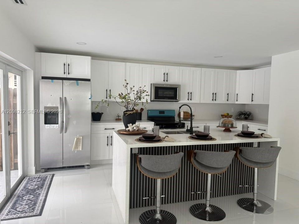 For Sale: $749,900 (4 beds, 2 baths, 1975 Square Feet)