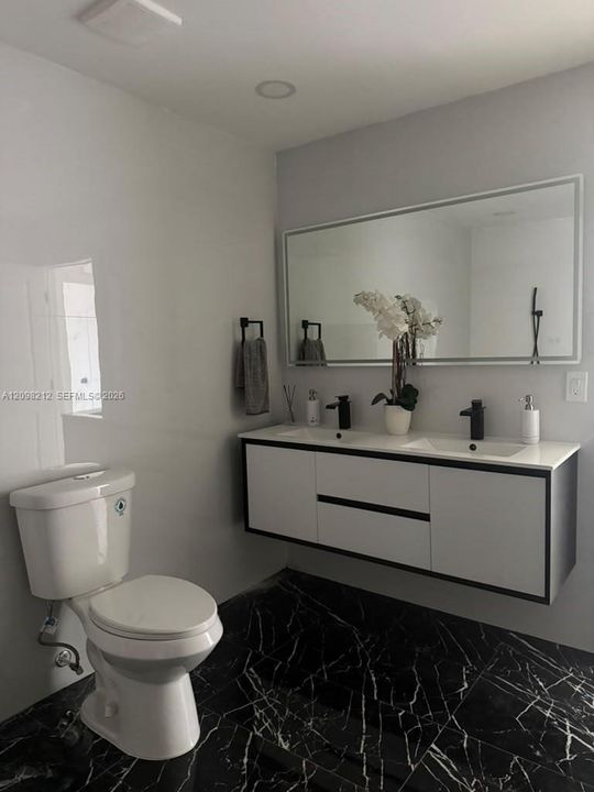 For Sale: $749,900 (4 beds, 2 baths, 1975 Square Feet)