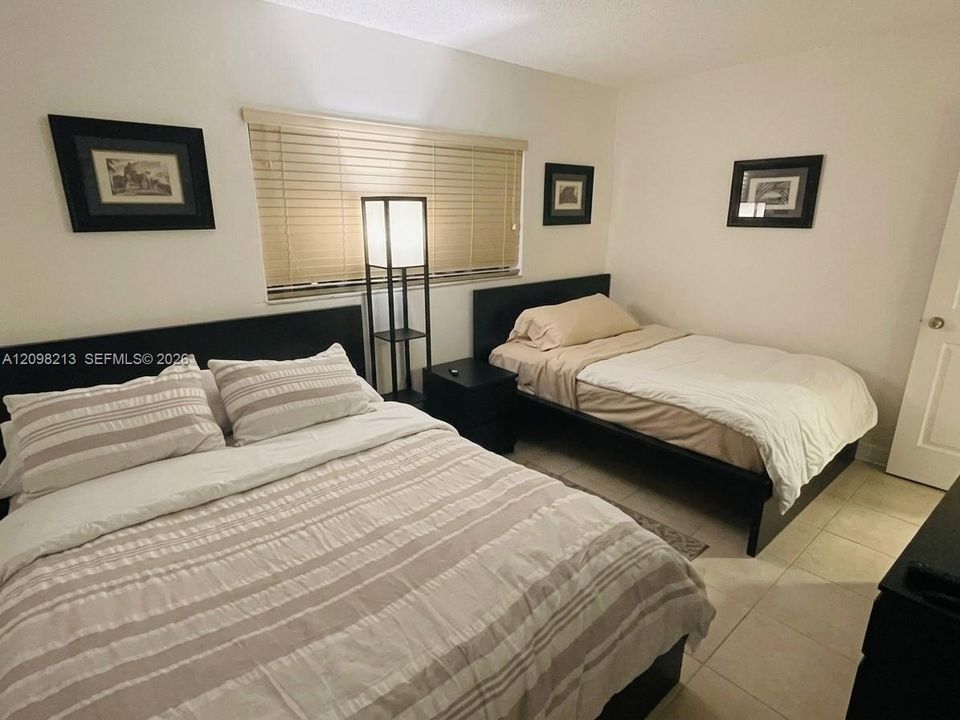 For Rent: $2,275 (2 beds, 2 baths, 965 Square Feet)