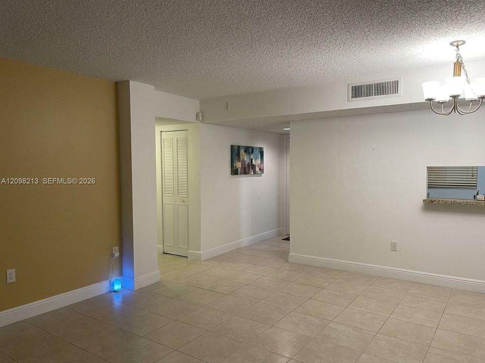 For Rent: $2,275 (2 beds, 2 baths, 965 Square Feet)