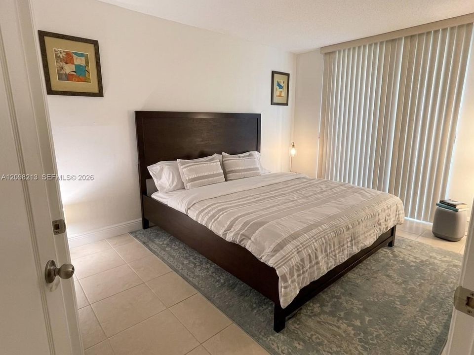 For Rent: $2,275 (2 beds, 2 baths, 965 Square Feet)