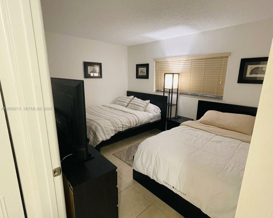 For Rent: $2,275 (2 beds, 2 baths, 965 Square Feet)