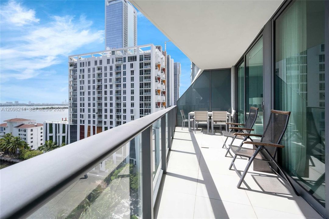 For Rent: $4,500 (2 beds, 2 baths, 1104 Square Feet)