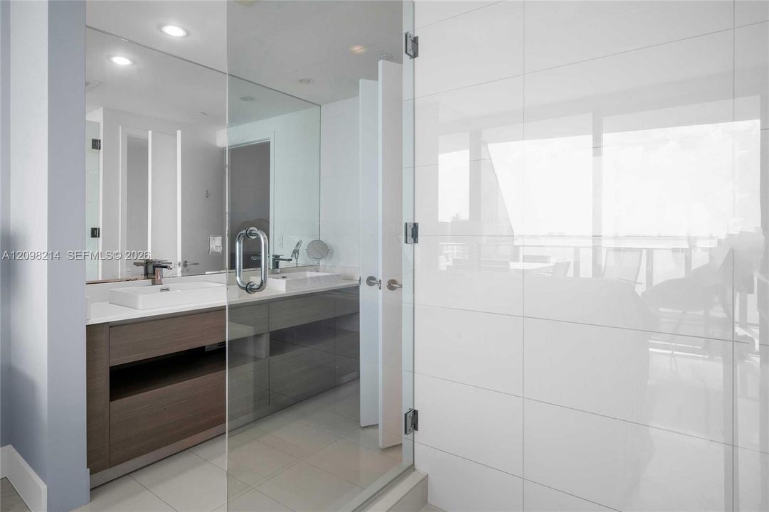 For Rent: $4,500 (2 beds, 2 baths, 1104 Square Feet)