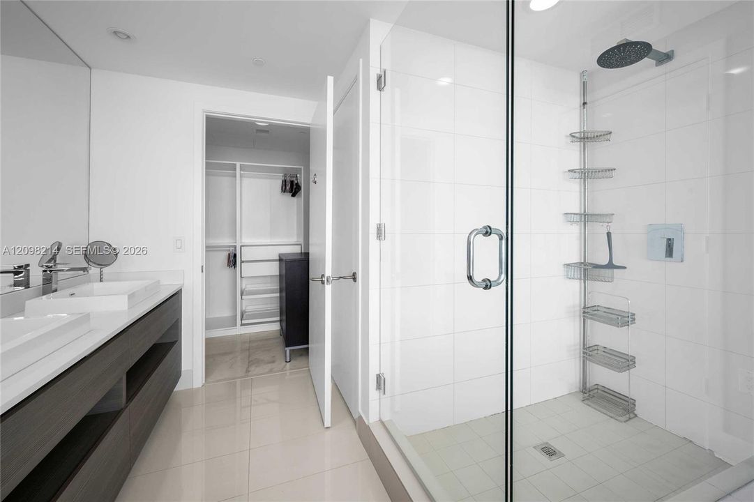 For Rent: $4,500 (2 beds, 2 baths, 1104 Square Feet)