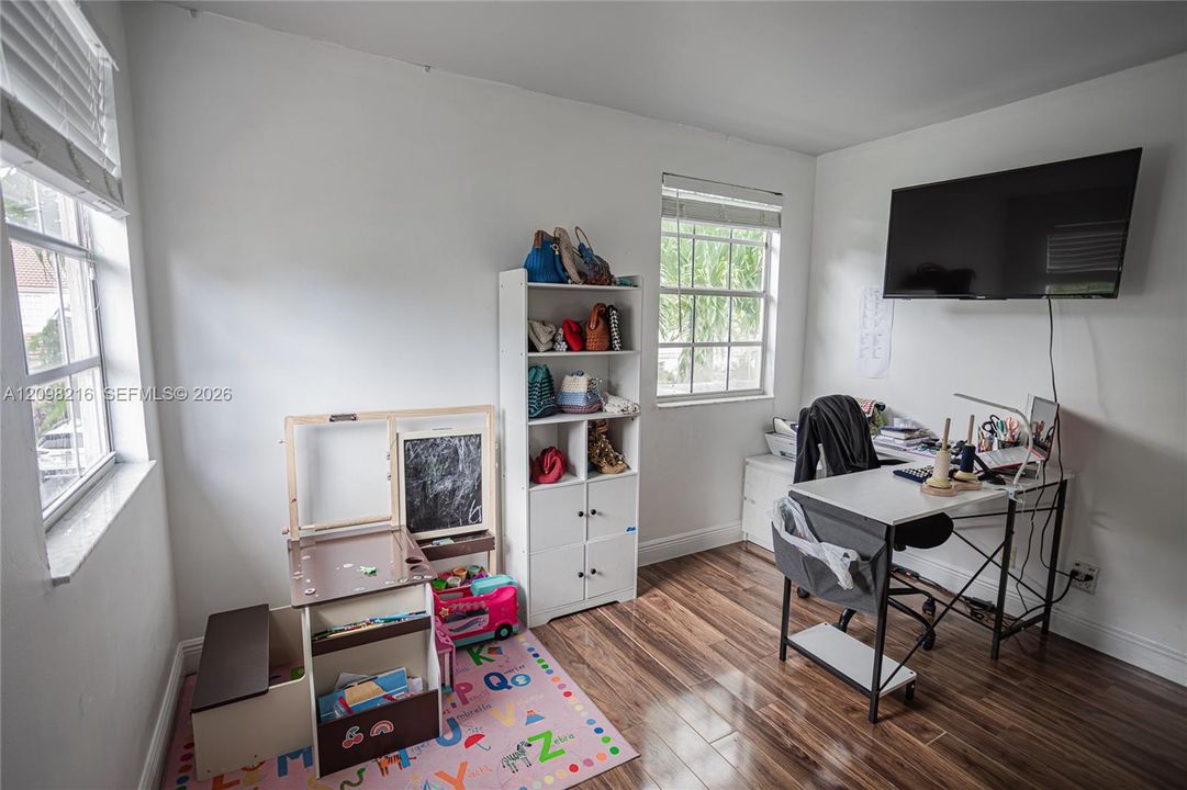 A versatile space that works as an office, studio or guest room.