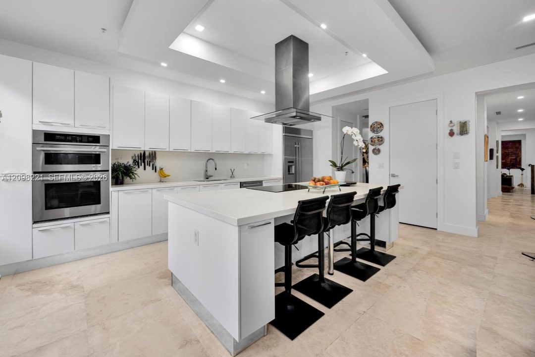 For Sale: $2,999,000 (3 beds, 3 baths, 3299 Square Feet)