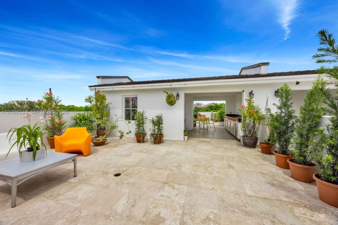 For Sale: $2,999,000 (3 beds, 3 baths, 3299 Square Feet)
