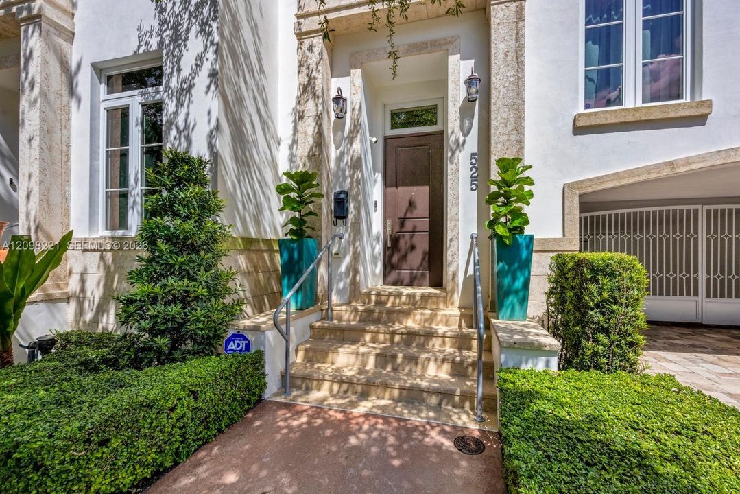 For Sale: $2,999,000 (3 beds, 3 baths, 3299 Square Feet)