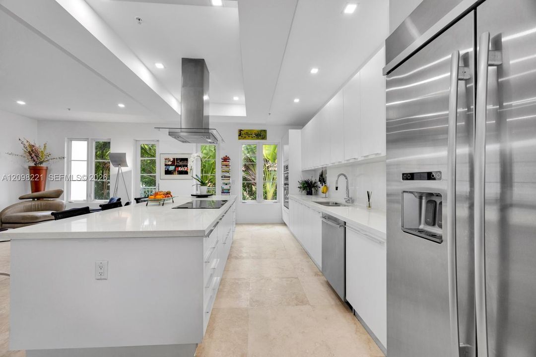 For Sale: $2,999,000 (3 beds, 3 baths, 3299 Square Feet)