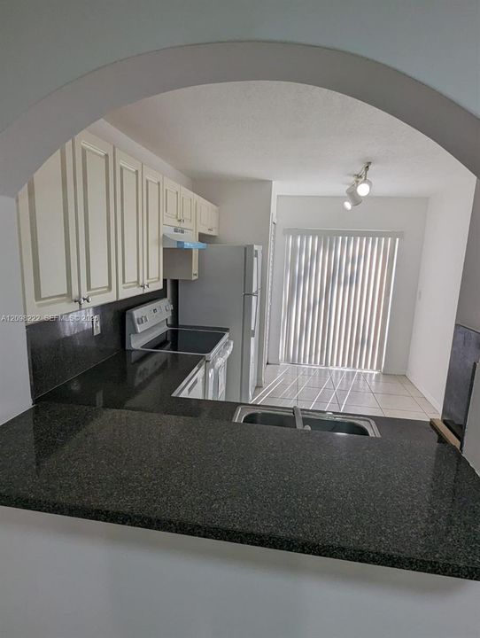 For Rent: $1,750 (2 beds, 2 baths, 822 Square Feet)