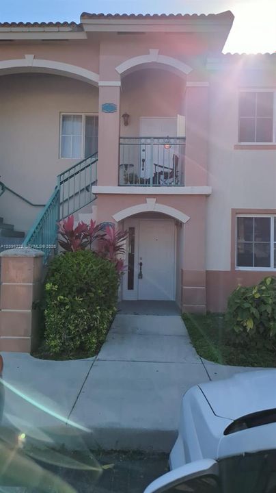 For Rent: $1,750 (2 beds, 2 baths, 822 Square Feet)