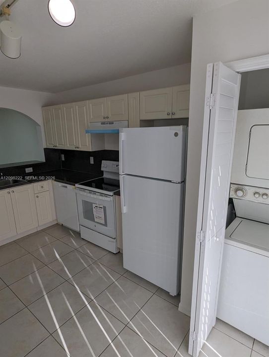 For Rent: $1,750 (2 beds, 2 baths, 822 Square Feet)