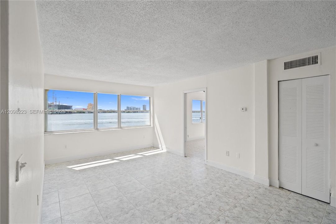 For Rent: $2,350 (2 beds, 2 baths, 780 Square Feet)
