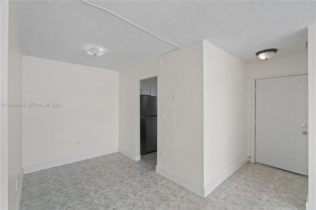For Rent: $2,350 (2 beds, 2 baths, 780 Square Feet)