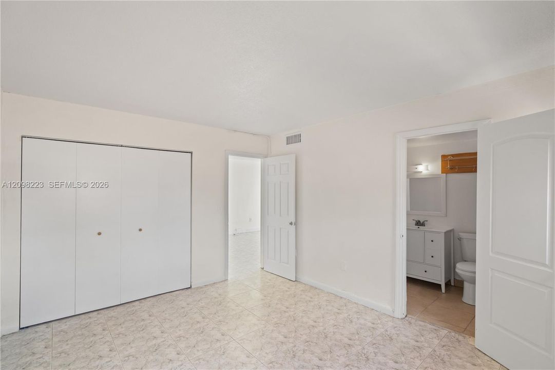 For Rent: $2,350 (2 beds, 2 baths, 780 Square Feet)
