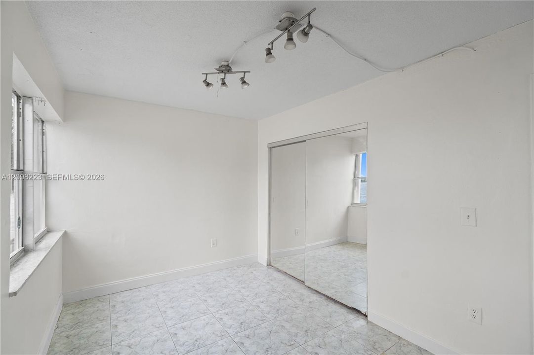 For Rent: $2,350 (2 beds, 2 baths, 780 Square Feet)