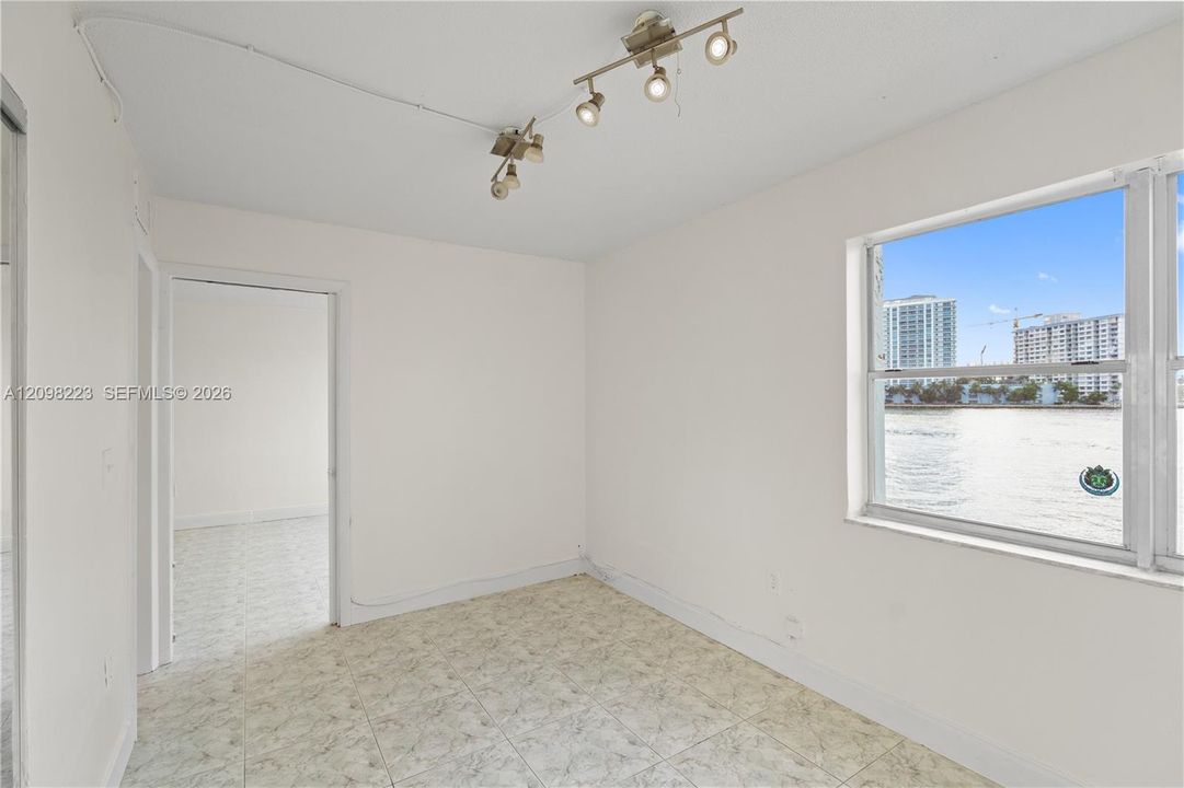 For Rent: $2,350 (2 beds, 2 baths, 780 Square Feet)
