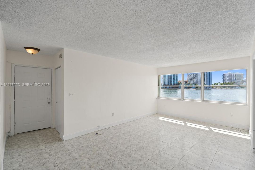 For Rent: $2,350 (2 beds, 2 baths, 780 Square Feet)
