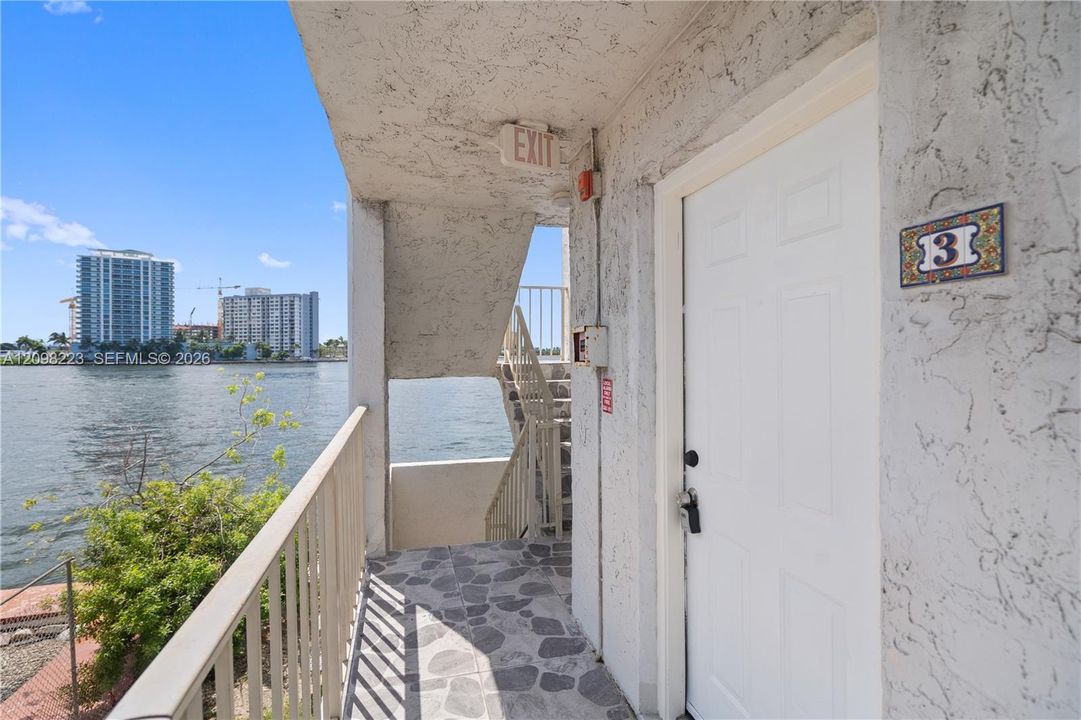 For Rent: $2,350 (2 beds, 2 baths, 780 Square Feet)