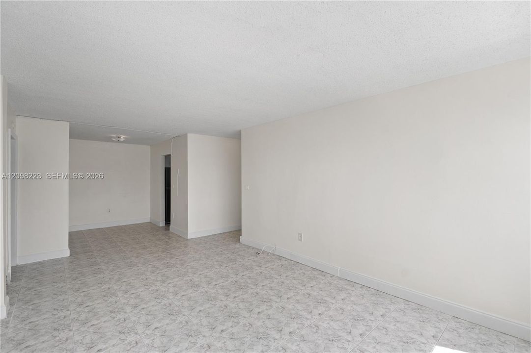 For Rent: $2,350 (2 beds, 2 baths, 780 Square Feet)