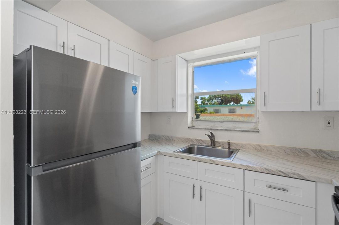 For Rent: $2,350 (2 beds, 2 baths, 780 Square Feet)