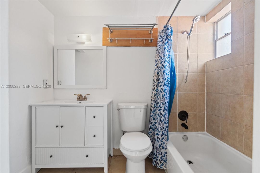 For Rent: $2,350 (2 beds, 2 baths, 780 Square Feet)