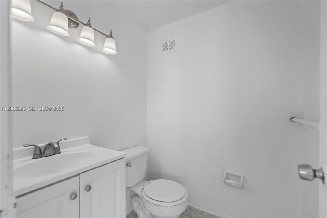 For Rent: $2,350 (2 beds, 2 baths, 780 Square Feet)