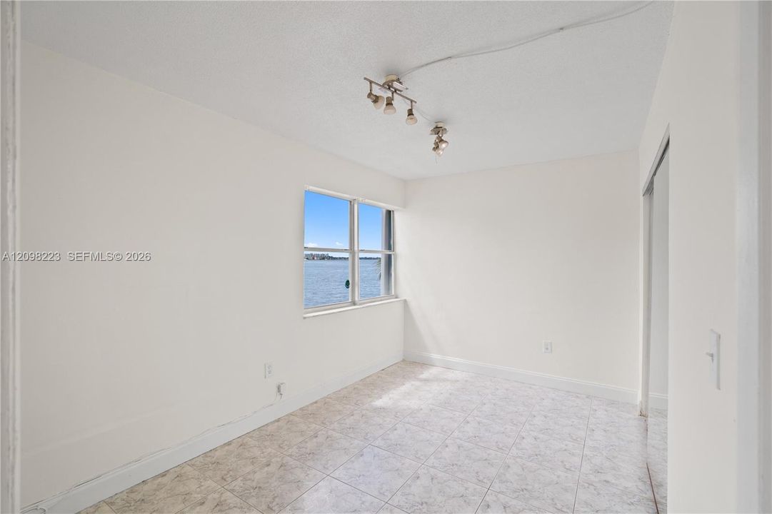 For Rent: $2,350 (2 beds, 2 baths, 780 Square Feet)