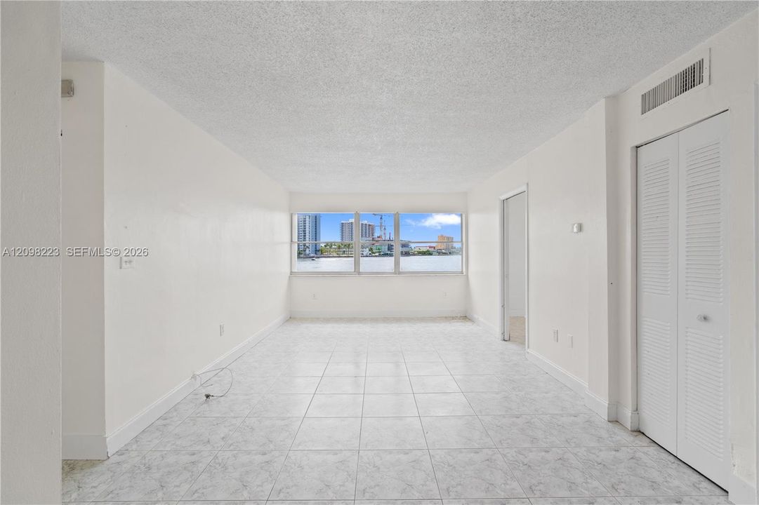 For Rent: $2,350 (2 beds, 2 baths, 780 Square Feet)